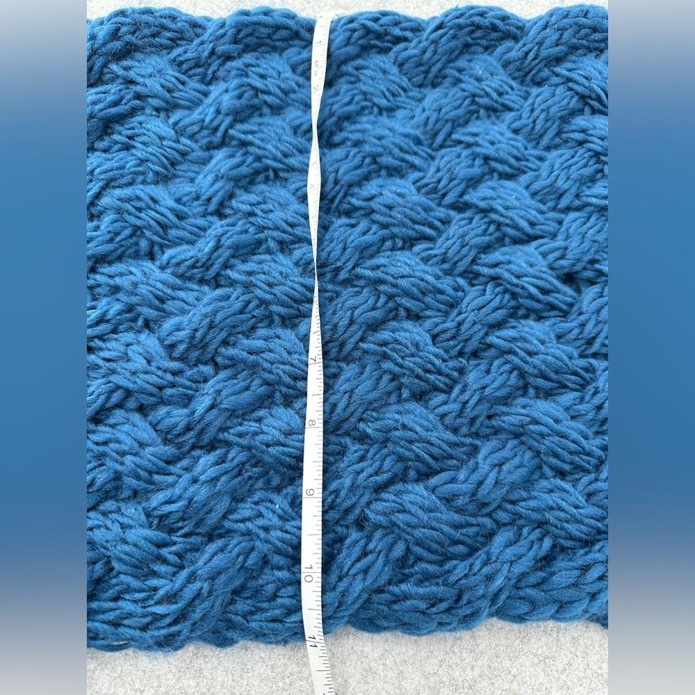 BASICO Simple Wear Chunky Knit Prussian Blue Infinity Scarf Soft Cozy Warm NEW - Picture 6 of 8
